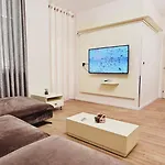 Discover From Our 3-room With Free Parking-komuna E Parisit 地拉那