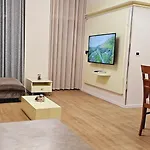 Discover From Our 3-room With Free Parking-komuna E Parisit 地拉那