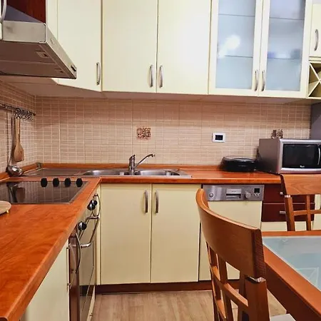 Discover From Our 3-room With Free Parking-komuna E Parisit