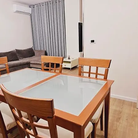 アパート Discover From Our 3-room With Free Parking-komuna E Parisit