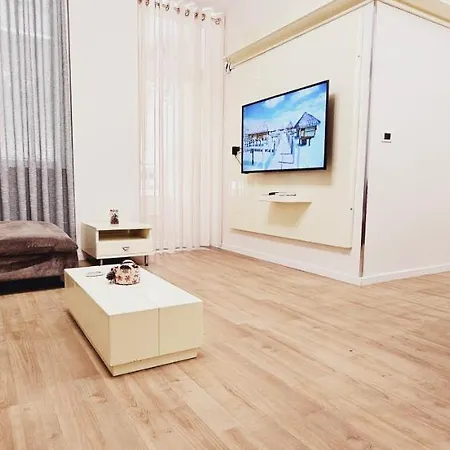 Апартаменты Discover From Our 3-room With Free Parking-komuna E Parisit Тирана