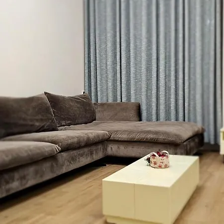 Discover From Our 3-room With Free Parking-komuna E Parisit Апартаменты