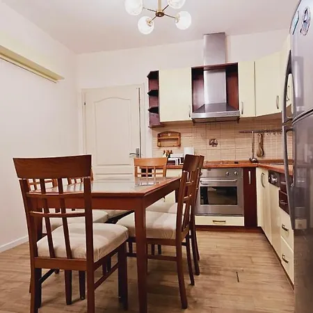 Discover From Our 3-room With Free Parking-komuna E Parisit *