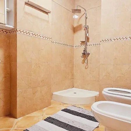 Discover From Our 3-room With Free Parking-komuna E Parisit Apartment