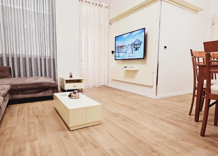 Апартаменты Discover From Our 3-room With Free Parking-komuna E Parisit Тирана