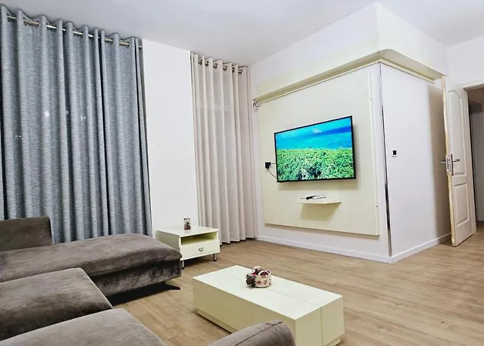 Апартаменты Discover From Our 3-room With Free Parking-komuna E Parisit Тирана