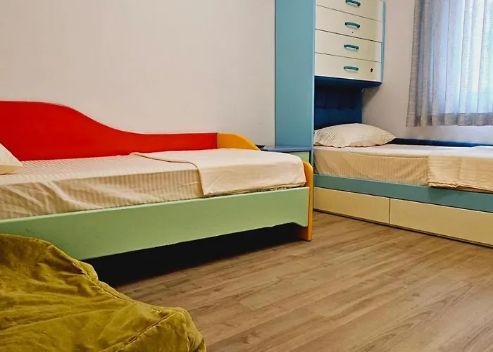 Discover From Our 3-room With Free Parking-komuna E Parisit Тирана