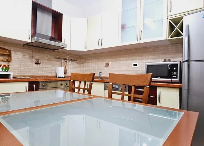 Апартаменты Discover From Our 3-room With Free Parking-komuna E Parisit Тирана