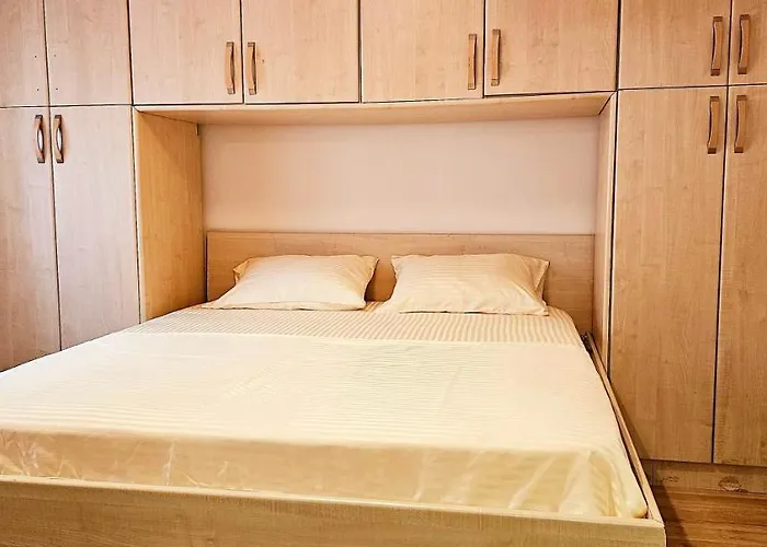 Discover From Our 3-room With Free Parking-komuna E Parisit Тирана